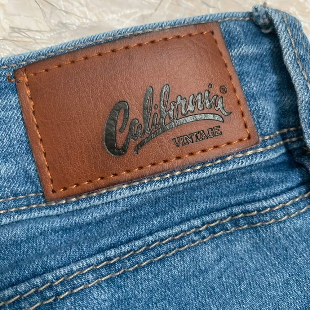 Jeans - Picture 3 of 4